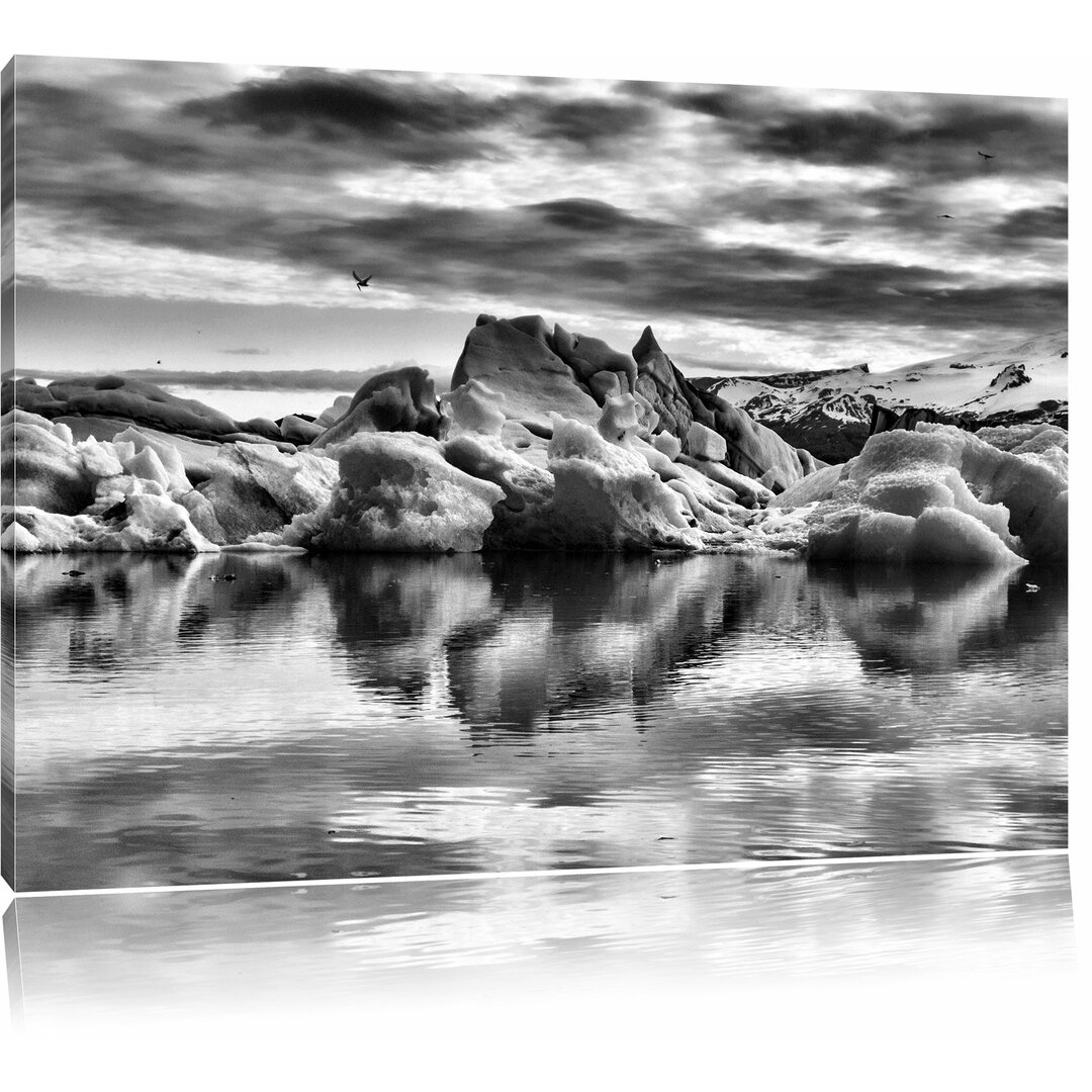 Leinwandbild Wunderschöne Eisberglandschaft in Monochrom