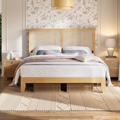 Structure de lit en rotin avec tête de lit en rotin naturel. Cadre de lit bohémien en rotin avec lumières DEL. Base en bois robuste avec lattes silencieuses. Aucun sommier tapissier requis