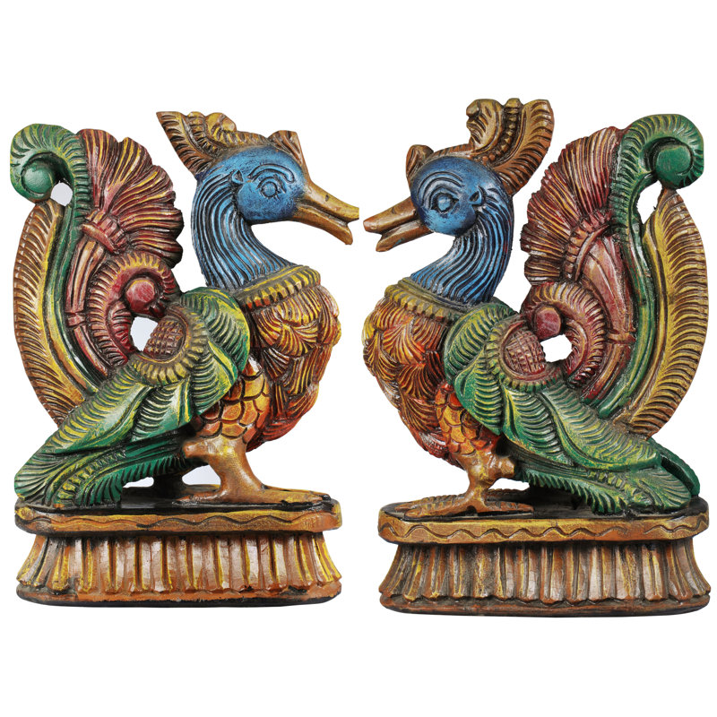 Une paire de paons: sculptures sur bois