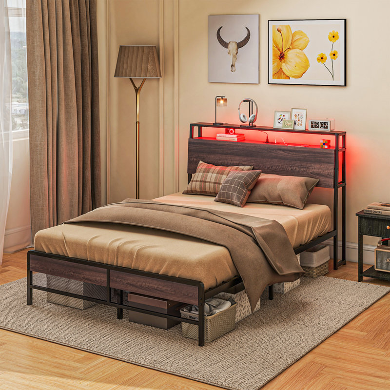 Structure de lit polyvalente avec lumières DEL, station de charge et tablette de rangement pour une chambre à coucher moderne.