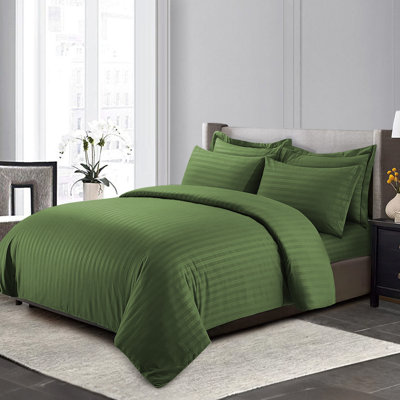 Microfiber 250 TC Reversible Complete Stripe Duvet Cover Set with Pillowcases