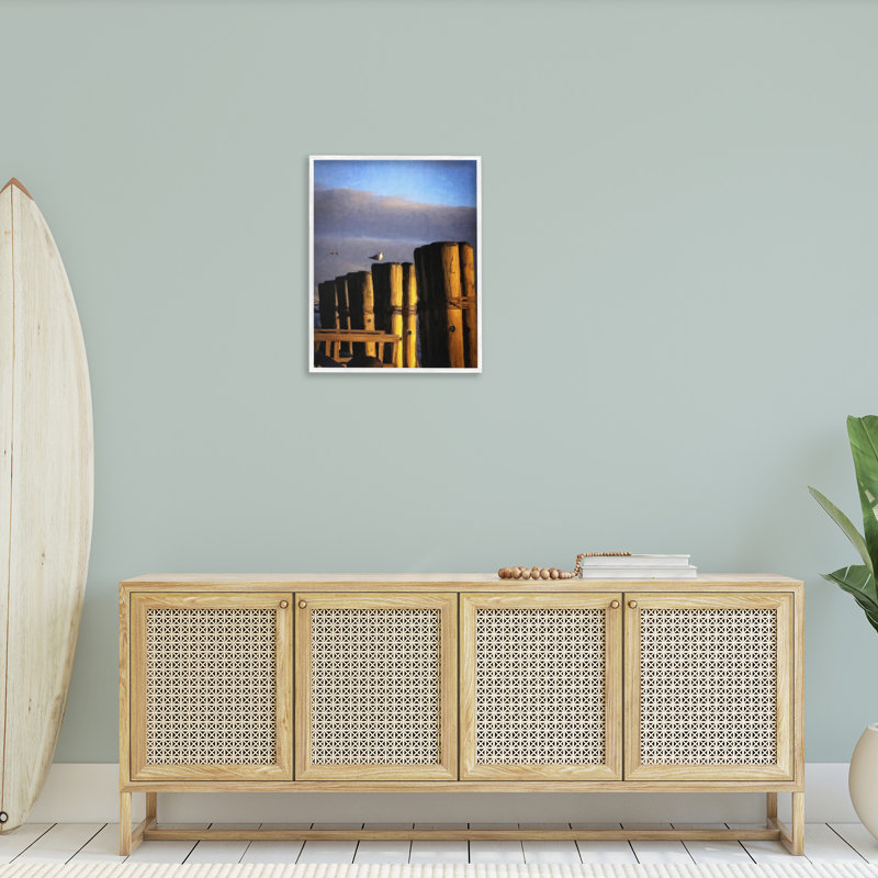 Mouette perchée sur une jetée, art giclée par GraffiTee Studios, Giclée encadrée blanc bord de mer, H 30 po x l 24 po