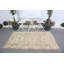 Tapis beige rétro vintage idéal pour les chambres à coucher et les dortoirs avec un design moderne