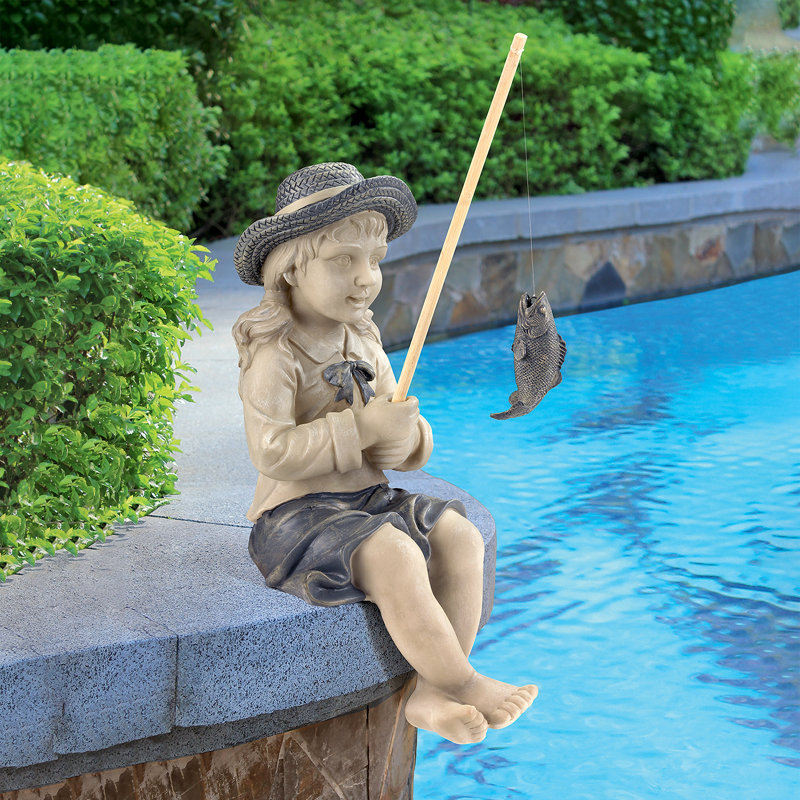 Statue de pêcheuse Nellie's Big Catch