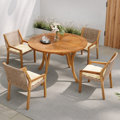 Ensemble de salle à manger d'extérieur élégant en bois d'acacia au fini teck, idéal pour les grandes réceptions.