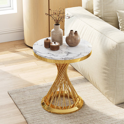 Table d'appoint ronde 19,69 po, plateau d'aspect marbre, base en acier inoxydable torsadé doré, table d'appoint de salon moderne