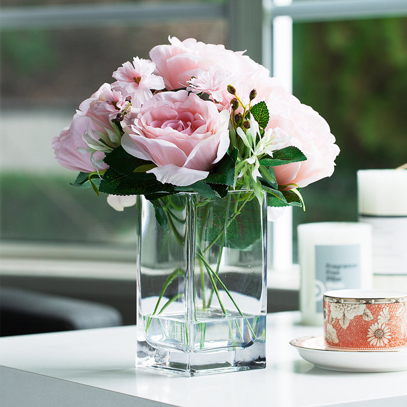 Arrangement floral rose dans un vase, Rose
