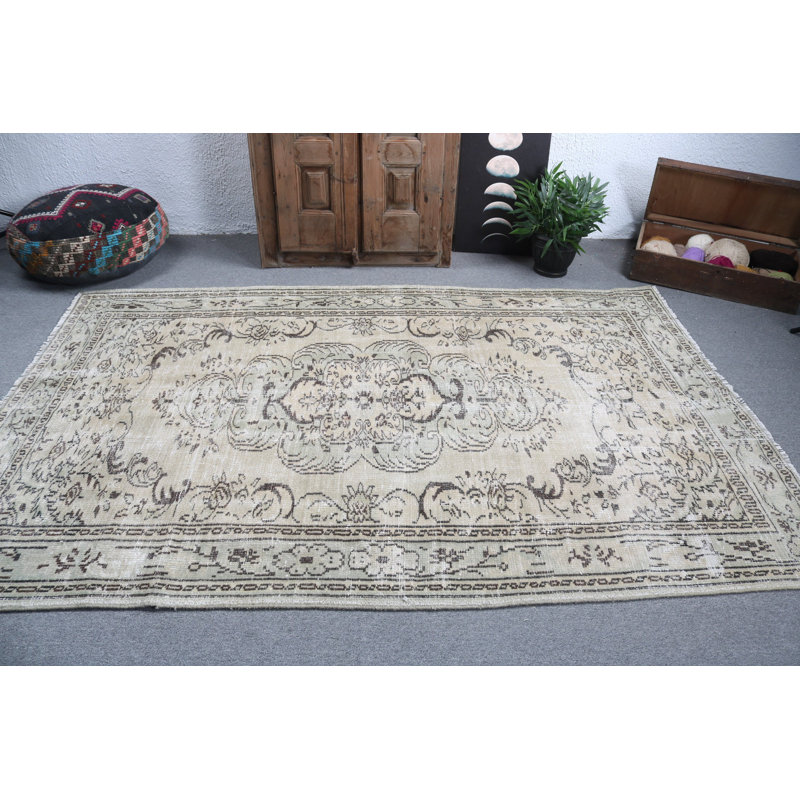 Élégant tapis traditionnel turc parfaitement dimensionné pour rehausser l'ambiance de votre salon