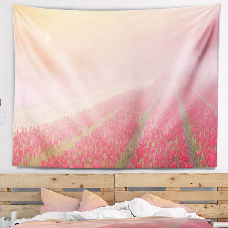 Tapisserie Schafer Sunrise over Rows of Tulips, H 32 po x l 39 po