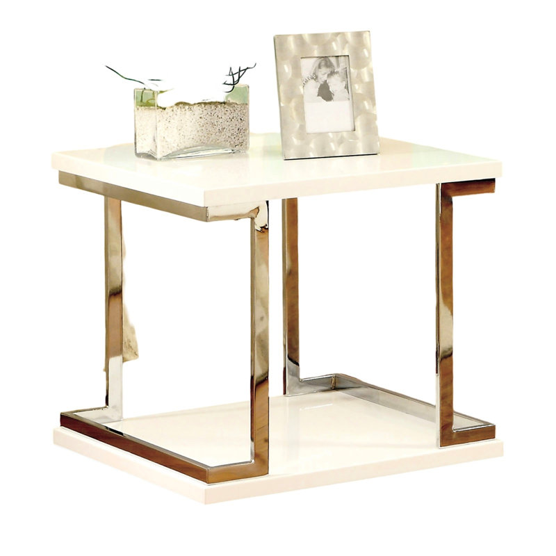 Table de bout contemporaine blanche avec structure en métal et détails décoratifs chic