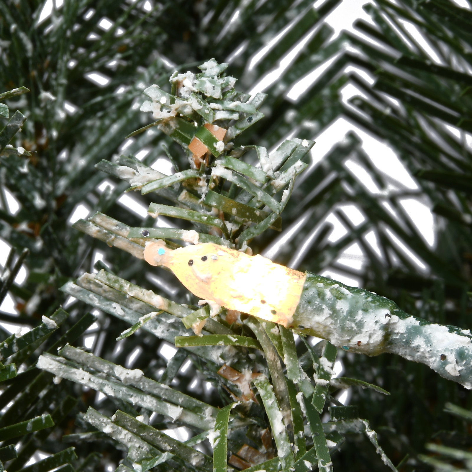 Frosted Spruce Pre-Lit Wreath, 30"
