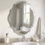 Miroir d'appoint mural biseauté festonné sans cadre-580284903