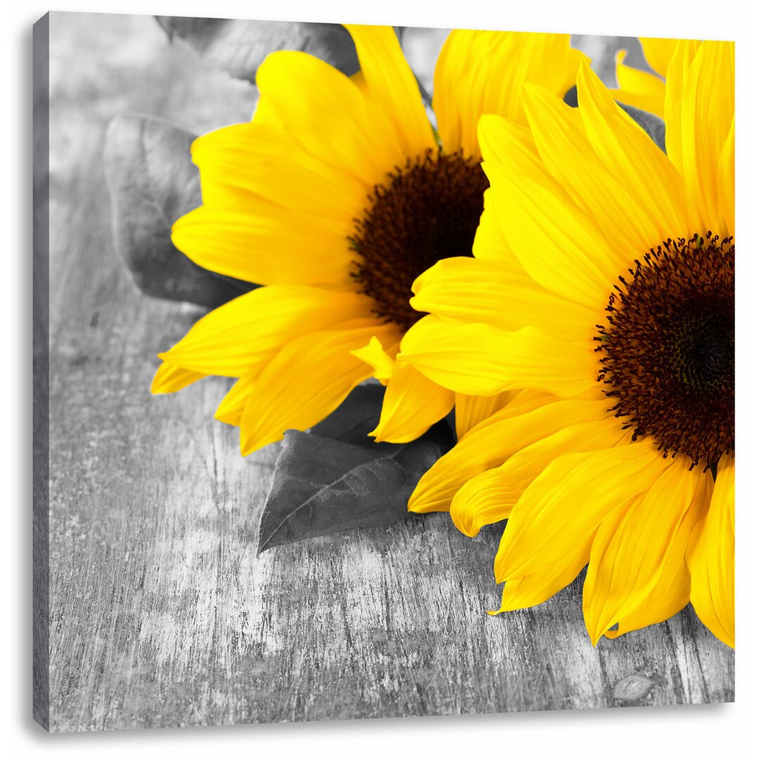 Leinwandbild Beautiful Sunflower on Wooden Table