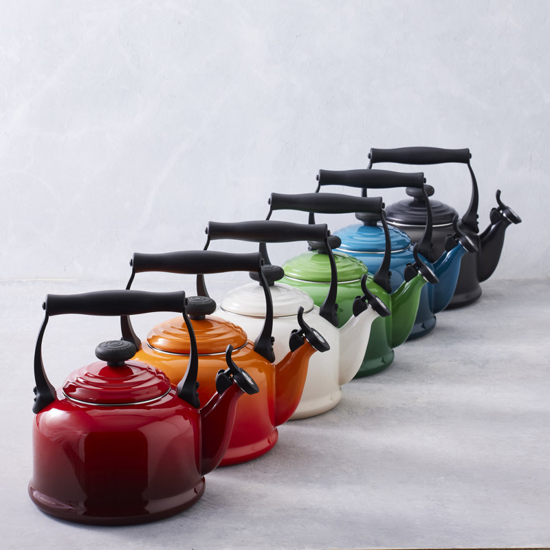 Le Creuset Traditional Kettle with Fixed Whistle 2.1L, Bamboo
