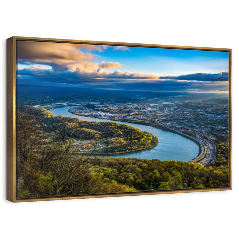 Vue aérienne de Chattanooga, Tennessee, Cadre flottant doré, 25 po x 17 po