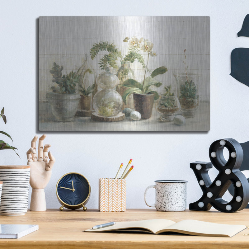 «Greenhouse Orchids On Shiplap» par Danhui Nai, H 12 po x l 12 po