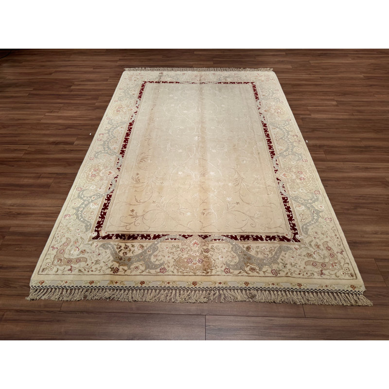 Tapis en laine et soie crème à motif traditionnel noué à la main Original