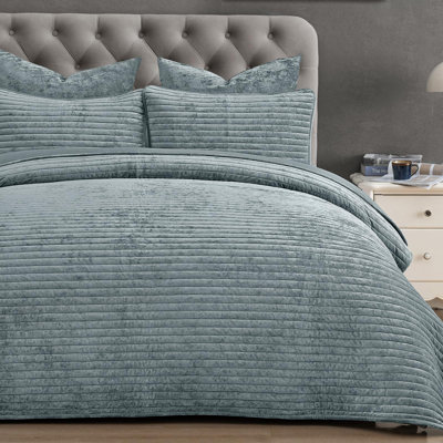 PHF Luxury Velvet Quilt Set Ultra Soft Quilted Comforter Alternative with Striped Channel, Cozy Quilted Bedspread