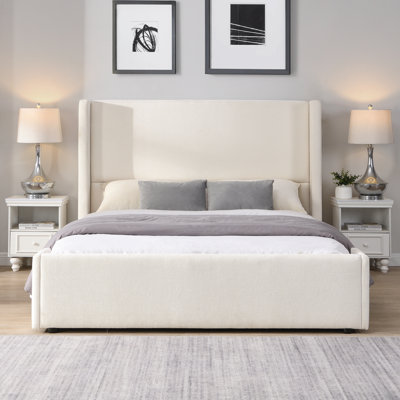 Élégant lit tapissier en tissu blanc avec tête de lit haute alliant luxe et confort pour les chambres modernes