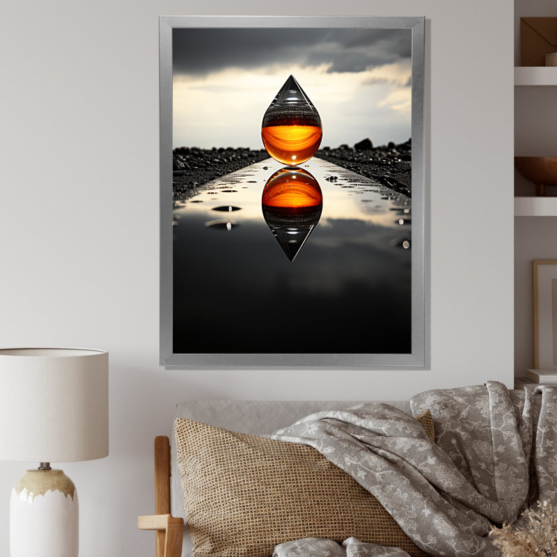Drop Reflection With Monochromatic Landscape - Abstract Wall Decor, Cadre photo argenté, H 32 po x l 24 po x P 1 po