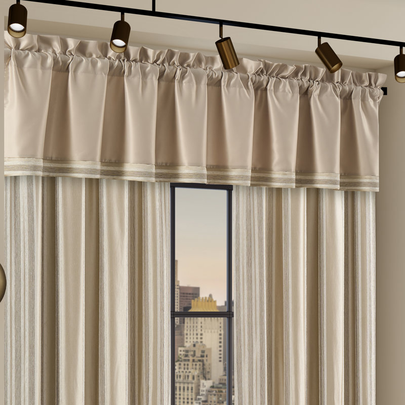 AVENUE WINDOW STRAIGHT VALANCE