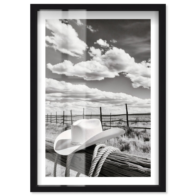 «Cowboy's Rest Shadowbox» par Notoriart, H 37 po x l 25 po, Noir