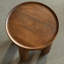 Table de bout en bois de manguier H 17 po, tabouret d'appoint, table de chevet avec pieds sculpturaux