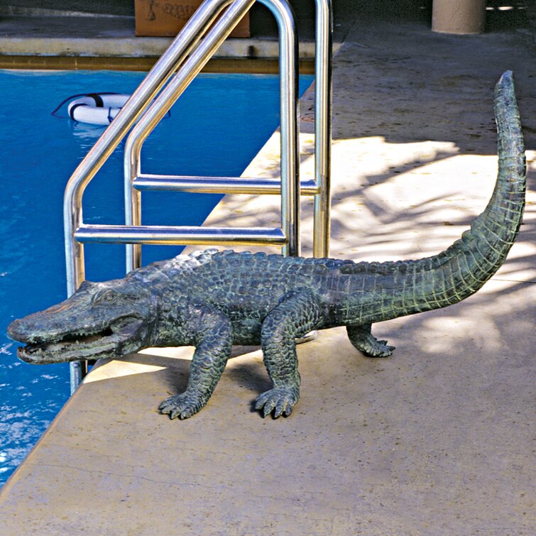 Design Toscano Gator on the Prowl Spitting Alligator Statue
