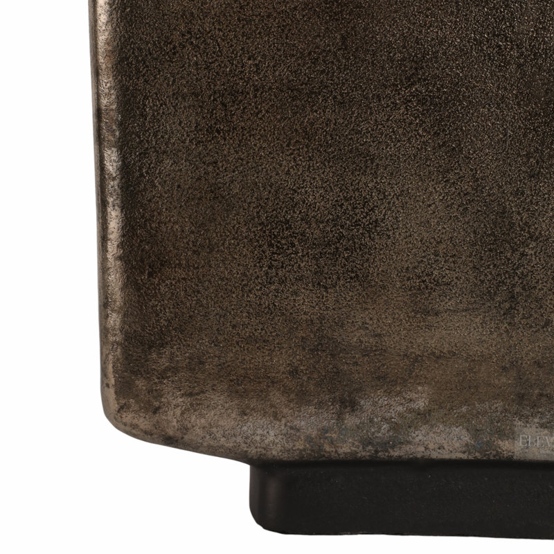 Vase en métal, bronze, H 13 po x l 18 po x P 18 po