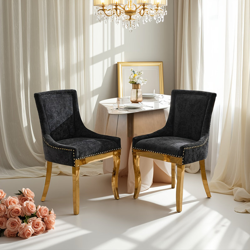Ensemble de 2 chaises de salle à manger en chenille noire - style moderne avec pieds courbés plaqués or et garniture de rivets, sièges d'appoint rembourrés pour la salle à manger / salon (structure d'une seule pièce)