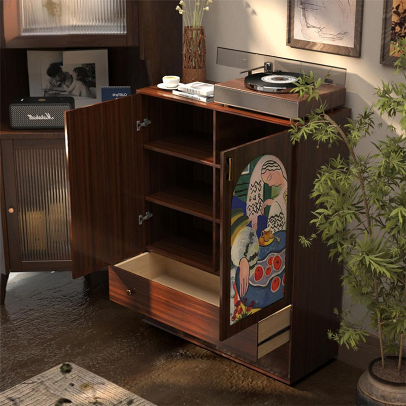 Armoire robuste en pin avec plusieurs tablettes