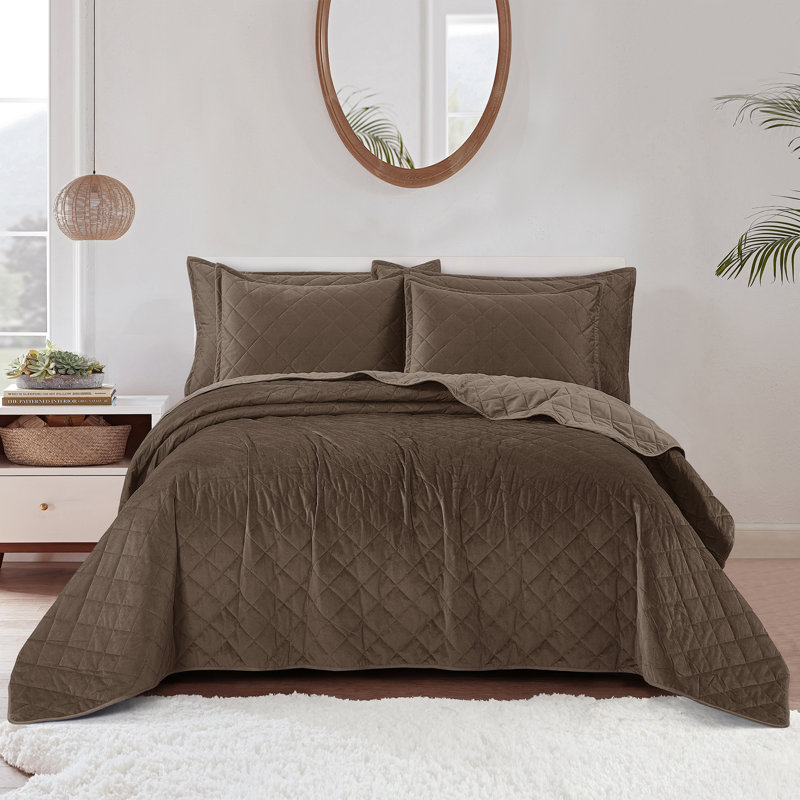 Polyester Coverlet with Pillow Shams Included, Carafe