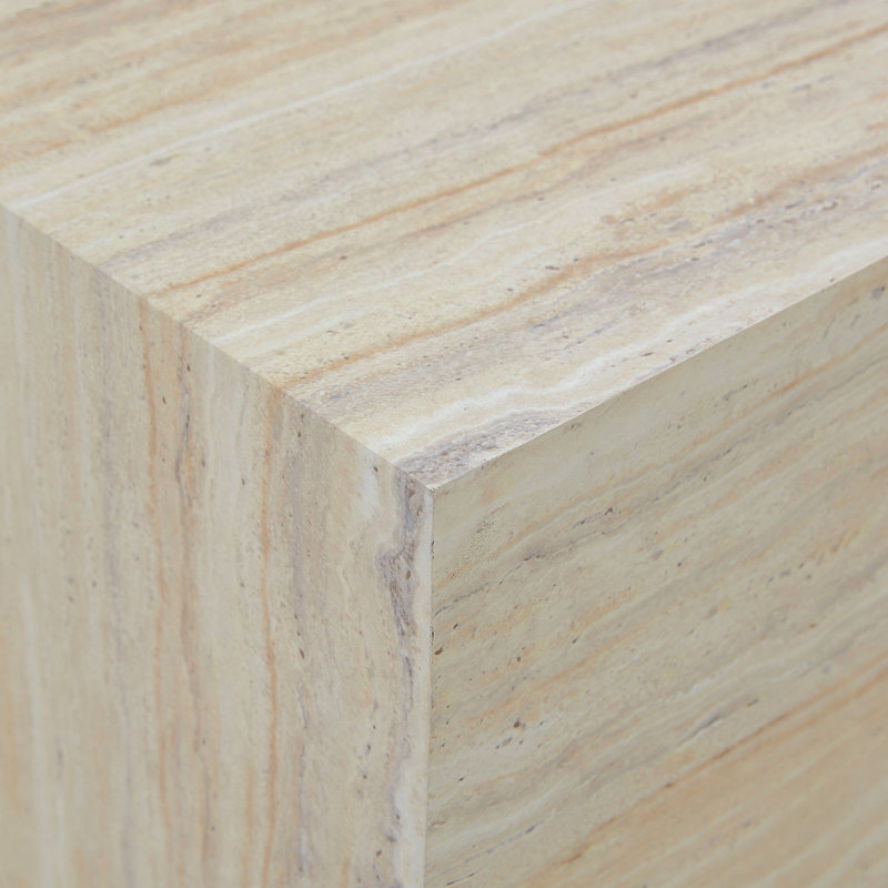 Rehaussez votre espace de vie avec cette table basse moderne en panneau de fibres à densité moyenne qui présente des motifs de texture de couleur bois clair et doux. Il est caractérisé par un design élégant. 39,3 * 23,6 * 11,8. W1151P347141