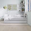 Lit de jour blanc en bois avec couchette et garde-corps