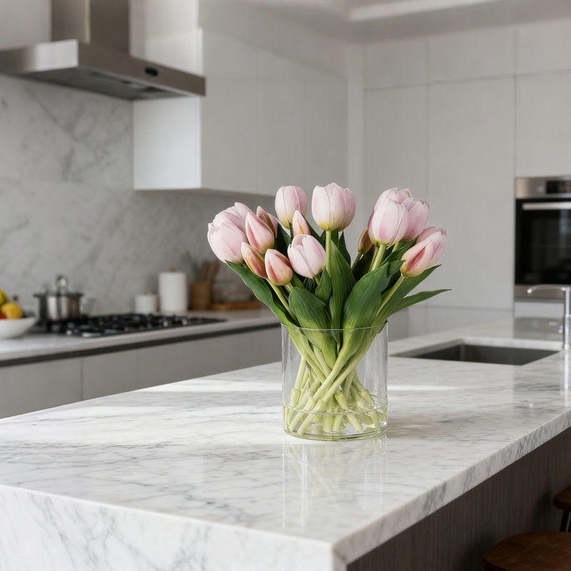 Arrangement de tulipes en soie dans un vase, Rose