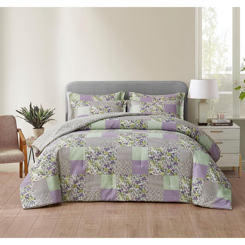 Daisy Butterfly Printed Patchwork Reversible Comforter Set, Queen Comforter  + 2 Standard Shams