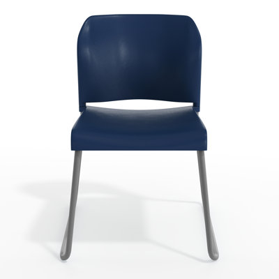 Chaise empilable commerciale en plastique avec dossier profilé et base traîneau marine
