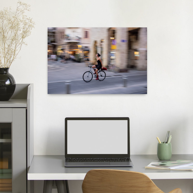 She's Like The Wind, architecture contemporaine, art mural, H 16 po x l 24 po, Noir / rouge / jaune
