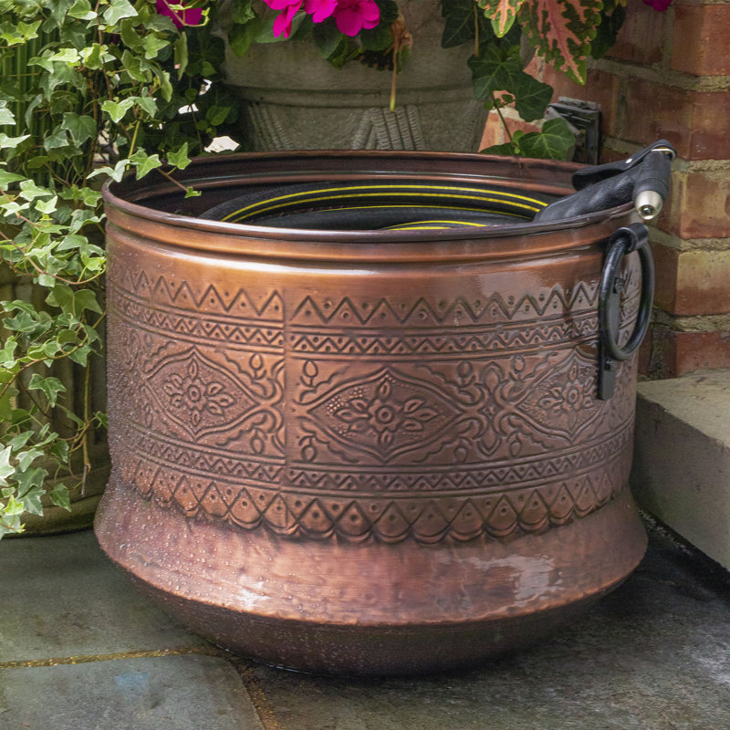 Antique Bronze Embossed Metal Hose Holder with Drain Holes