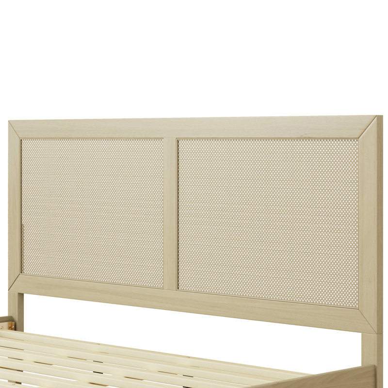 Lit plateforme king size en bois naturel avec sommier à lattes tissées et silencieuses, pieds en caoutchouc massif pour une stabilité optimale, dimensions adaptées aux chambres contemporaines. Lattes de haute qualité minimisant le bruit. Convient aux styles bord de mer.