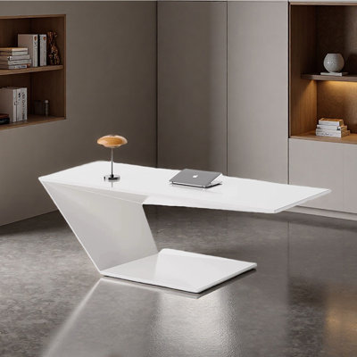 Bureau créatif laqué blanc