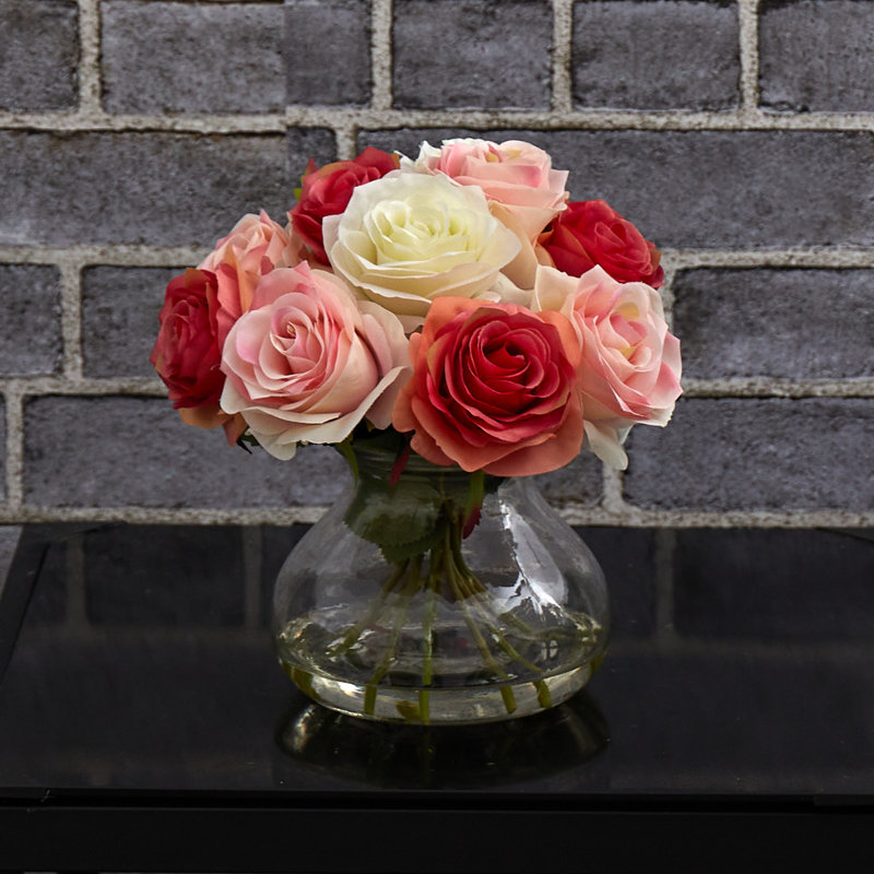 Centre de table Roses dans un vase, Assortis