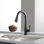 Robinet de cuisine noir Essa avec douchette extractible, robinet de cuisine moderne monotrou, poignée simple, noir mat