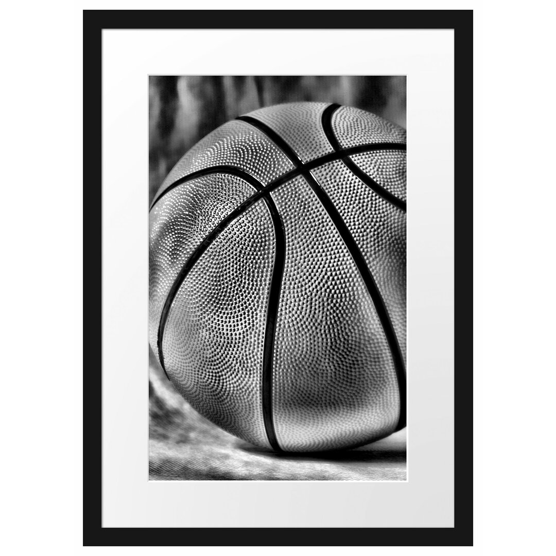 Gerahmtes Poster Basketball schwarzer Hintergrund