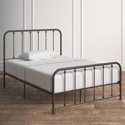 Maddie Metal Spindle Bed