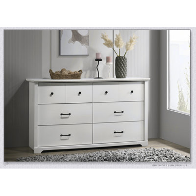 La commode à 6 tiroirs Elara de 57 pouces de large avec rangement spacieux et poignées noires élégantes est parfaite pour les chambres à coucher modernes.