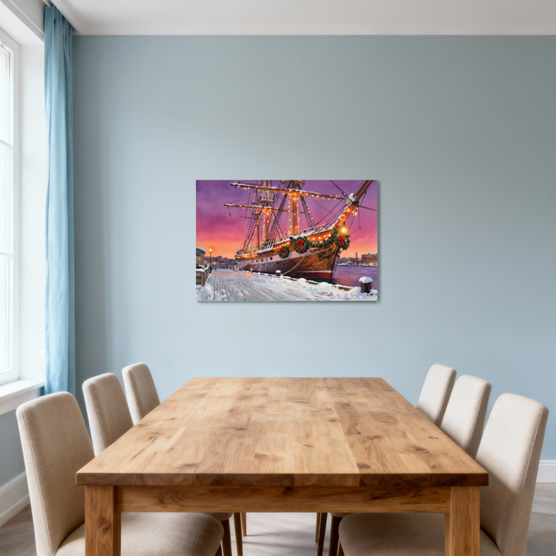 Bateau de Noël de Noël ancré dans un port enneigé au crépuscule, H 24 po x l 36 po