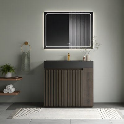 Grande salle de bain autoportante avec rangement