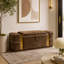 Banc de rangement moderne avec repose-pieds en velours et détails en métal doré-161635448