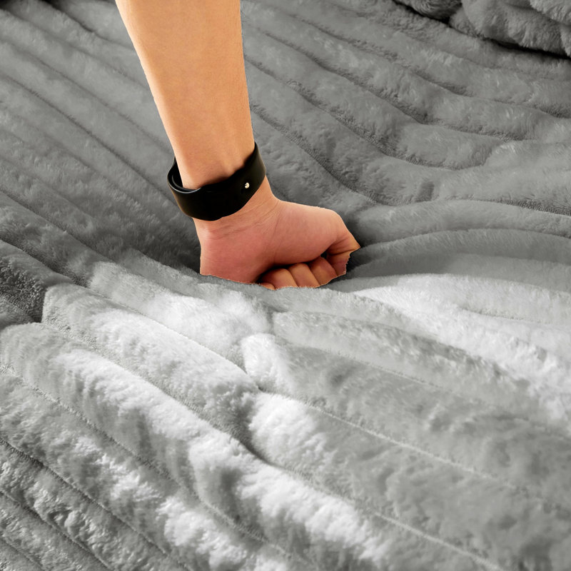 Canapé rembourré avec coussins et repose-pieds mobile